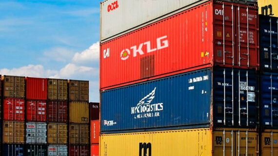 Chegada do Novo Container à Sede da KLG do Brasil com Mais de 5 Mil Itens para Guindastes!